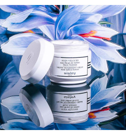 VELVET COLLECTION WITH SAFFRON FLOWERS العناية بالبشرة