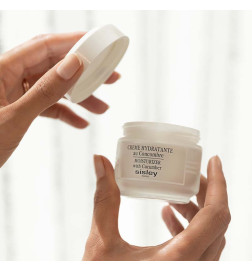 MOISTURIZER WITH CUCUMBER JAR العناية بالبشرة